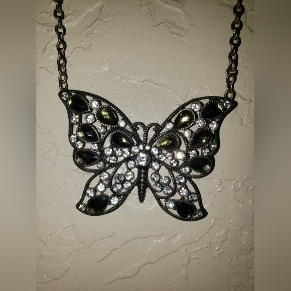 Vintage butterfly necklace - Picture 8 of 10